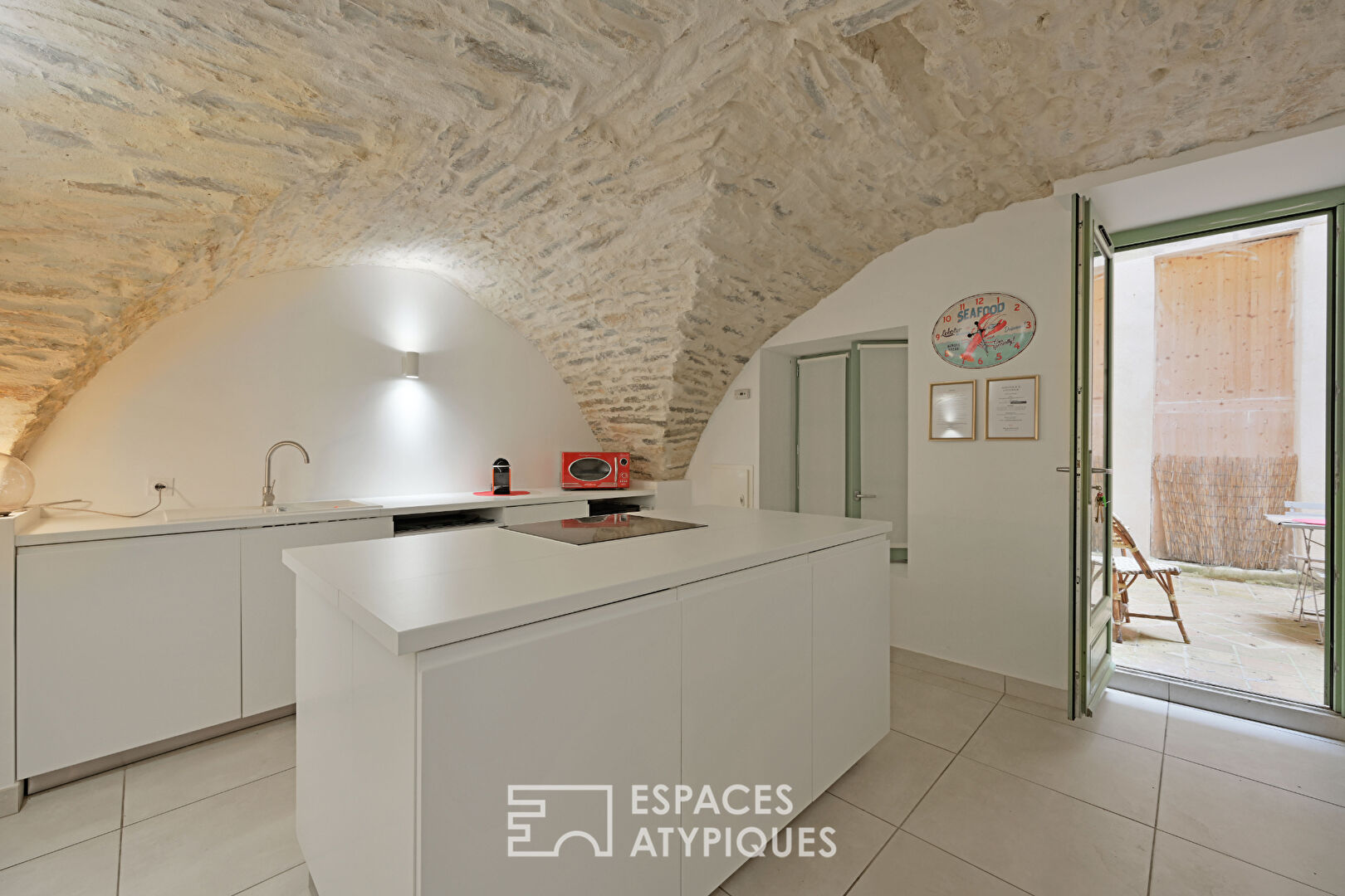 Two cozy rooms with exterior in the Nîmois Ecusson