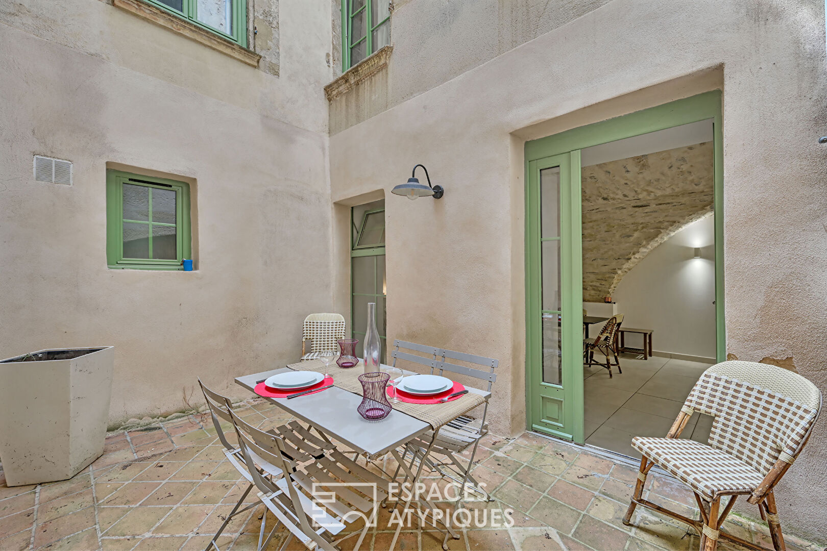 Two cozy rooms with exterior in the Nîmois Ecusson