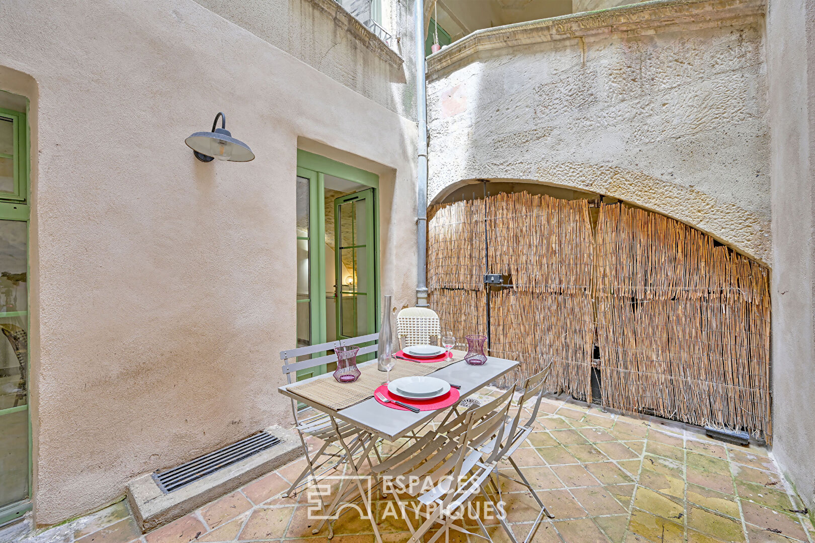 Two cozy rooms with exterior in the Nîmois Ecusson