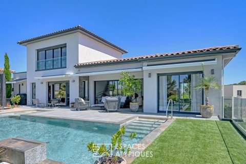 Villa contemporaine raffinée avec vue, piscine et jardin