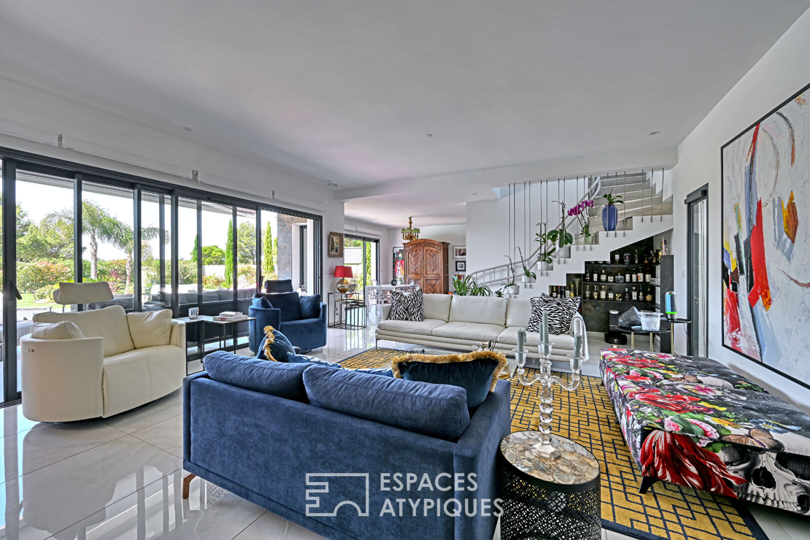 Villa contemporaine raffinée avec vue, piscine et jardin