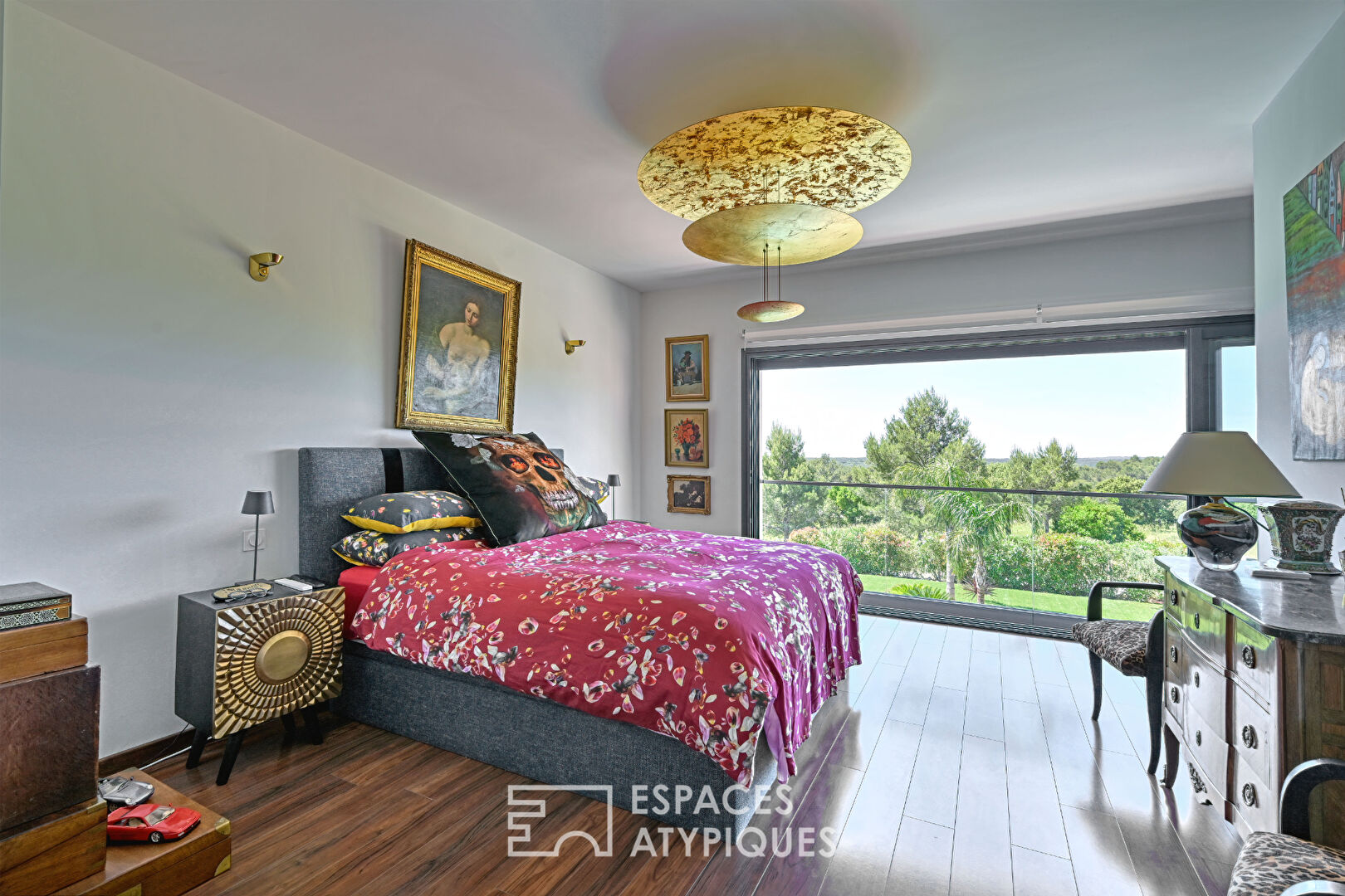 Villa contemporaine raffinée avec vue, piscine et jardin
