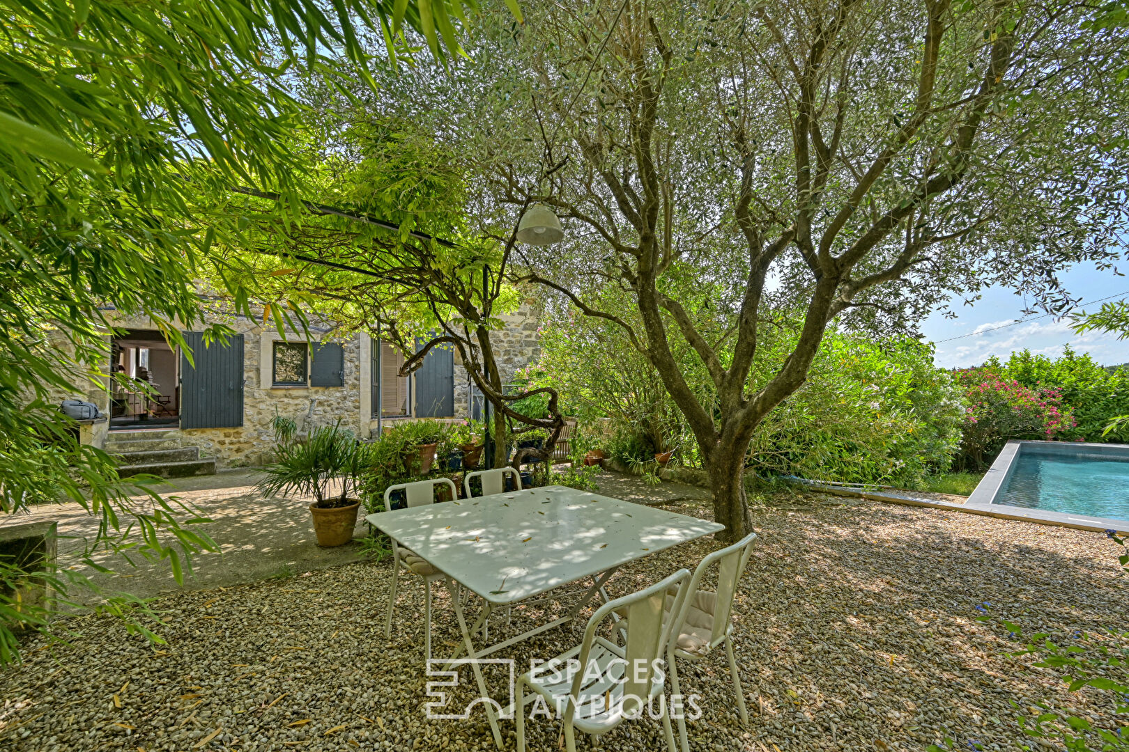 Maison de village à l’esprit bohème, avec piscine