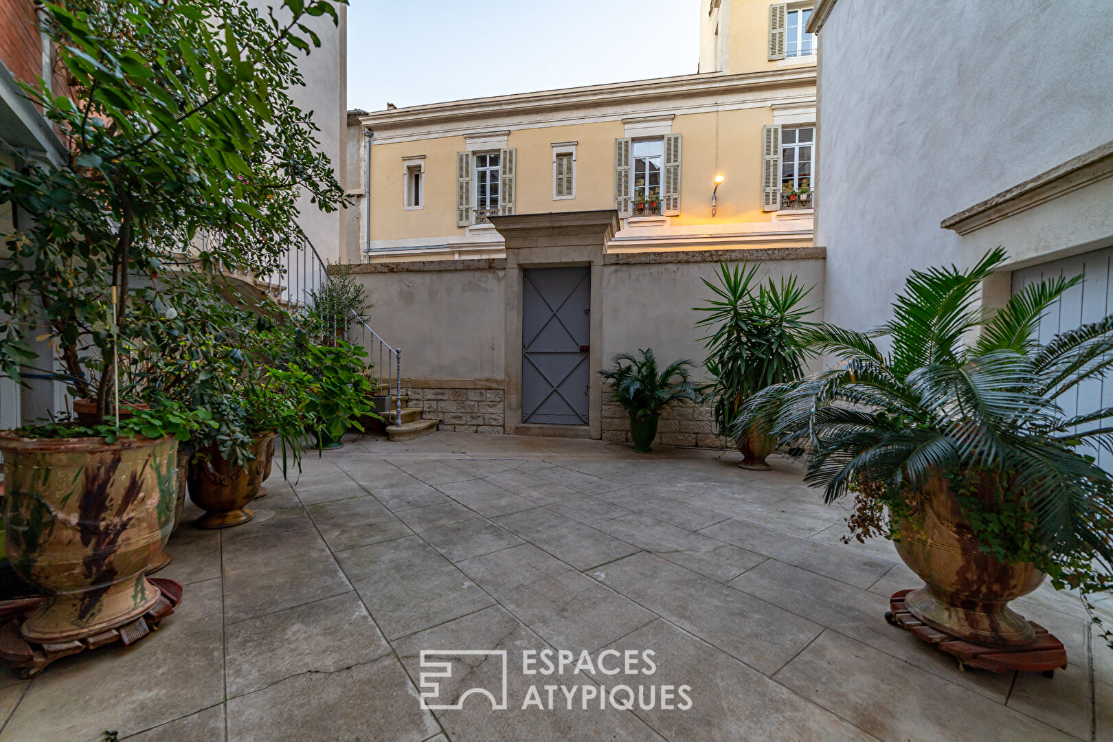 Beautiful bourgeois apartment with 2 terraces