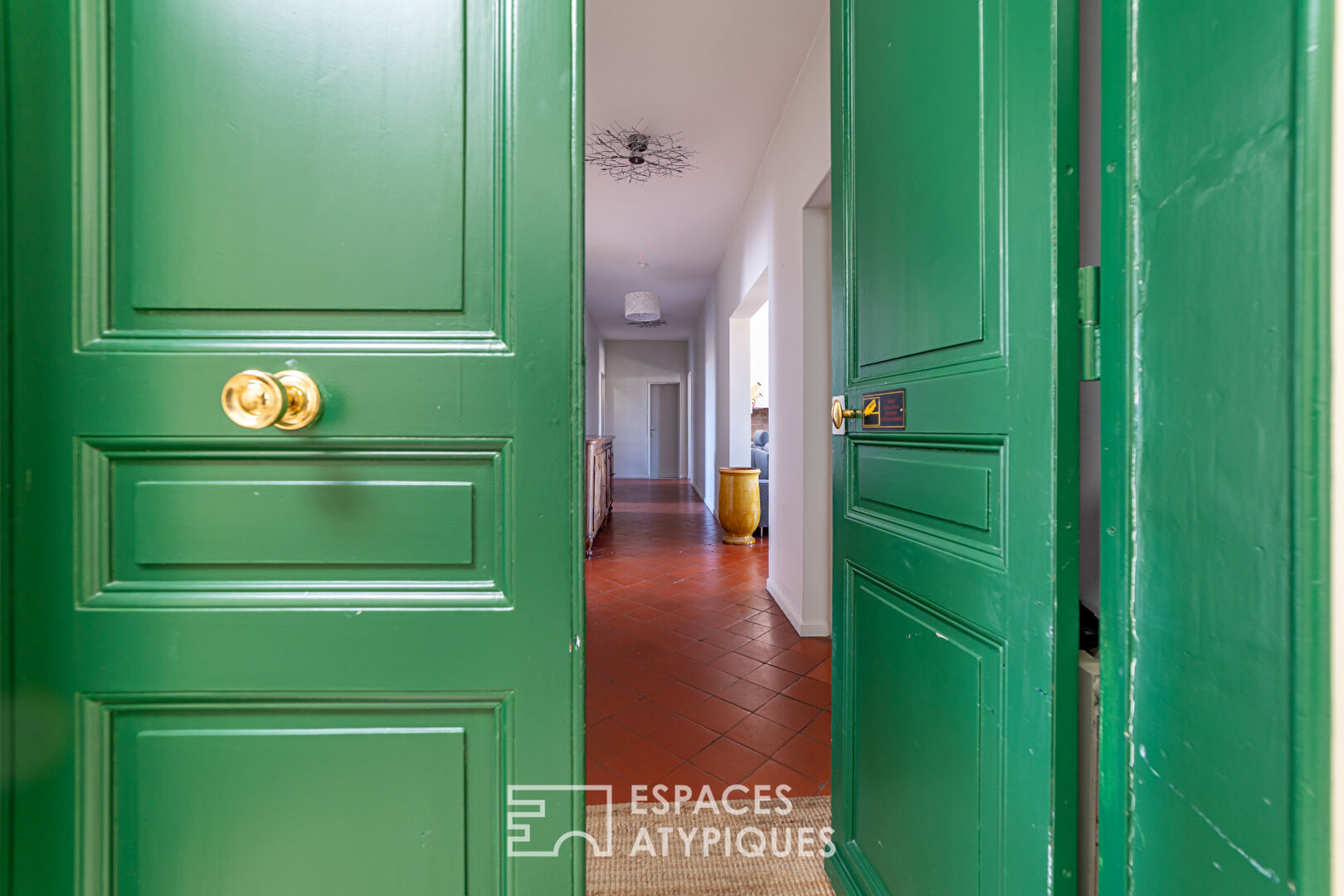 Beautiful bourgeois apartment with 2 terraces