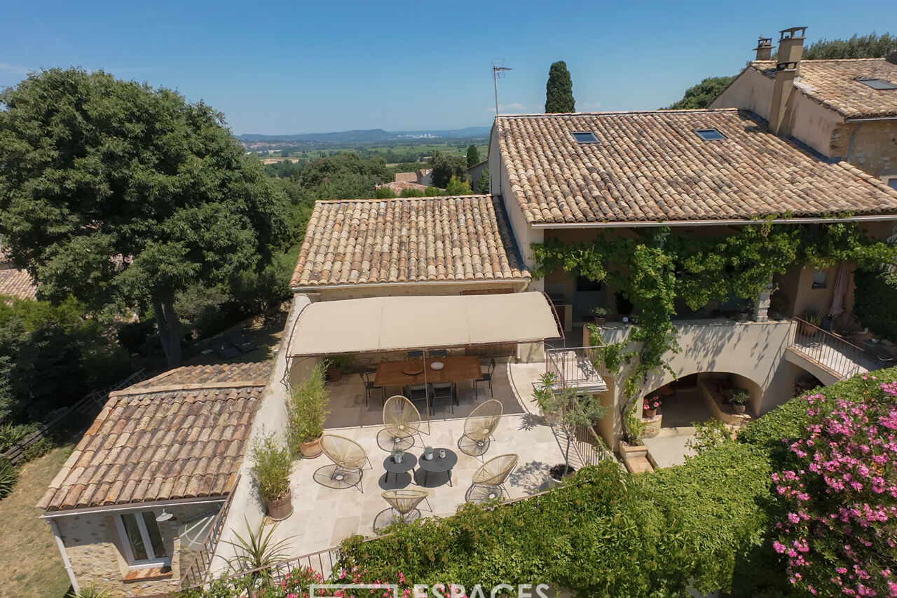 Superbe vue pour ce mas rénové avec piscine, proche d’Uzès et d’Avignon