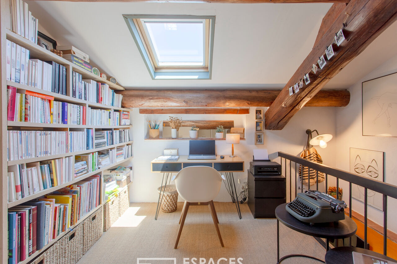 Superbe vue pour ce mas rénové avec piscine, proche d’Uzès et d’Avignon