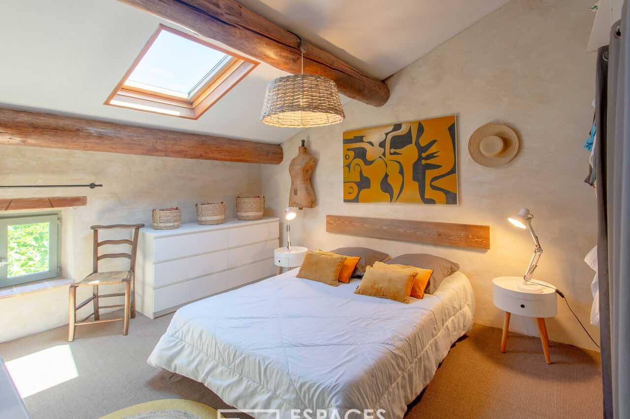Superbe vue pour ce mas rénové avec piscine, proche d’Uzès et d’Avignon