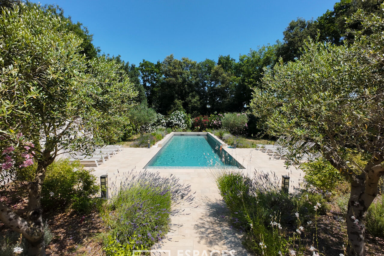 Écrin de sérénité entre Uzès et Avignon : villa d’exception repensée avec élégance