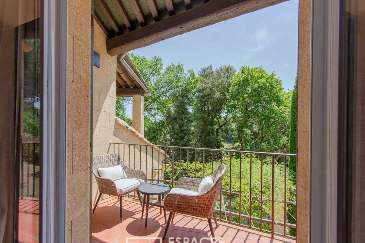 Écrin de sérénité entre Uzès et Avignon : villa d’exception repensée avec élégance