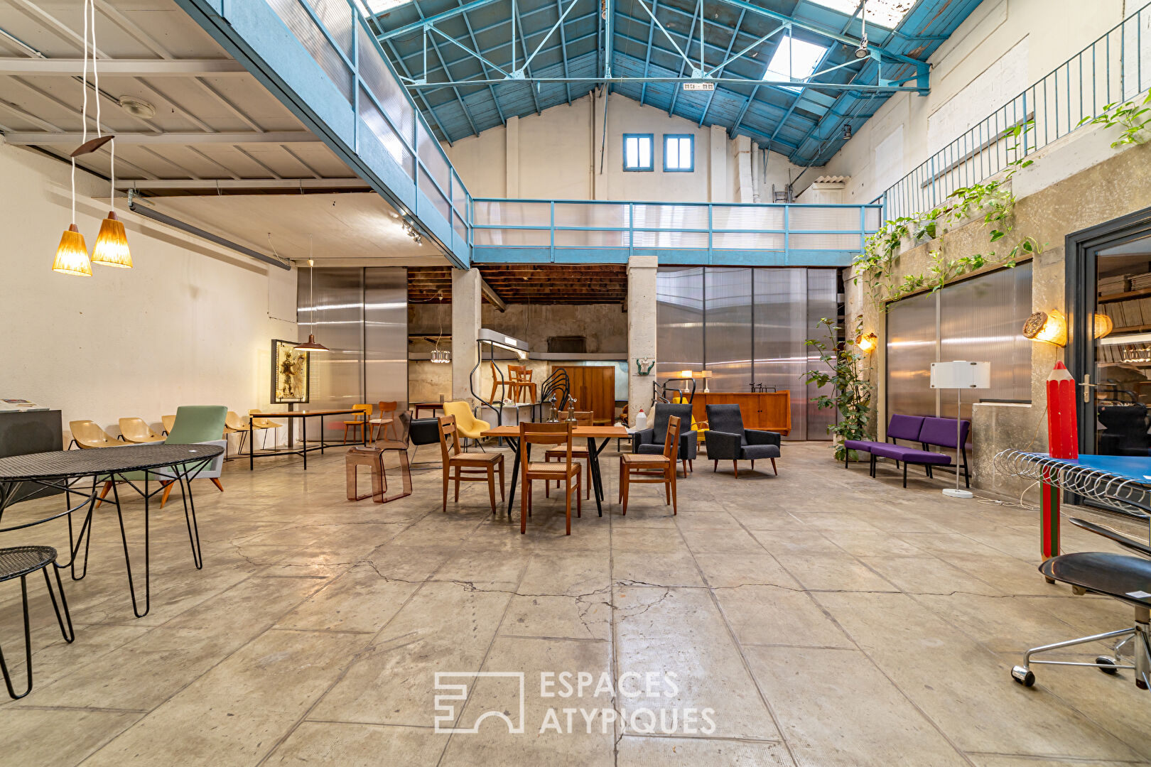 Large workshop to rehabilitate in the city center