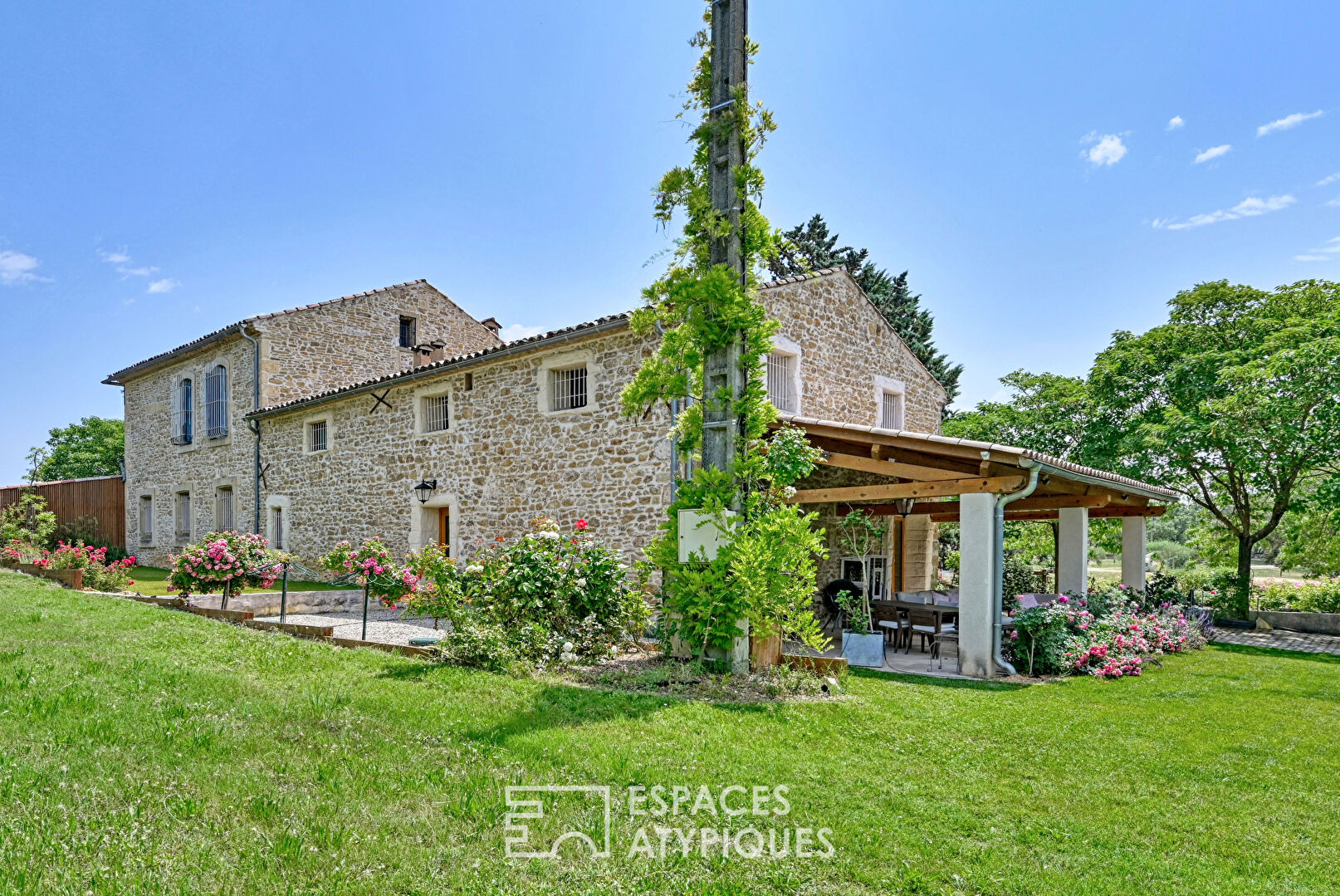 Mas de Caractère rénové sur domaine privé de 3,9 hc