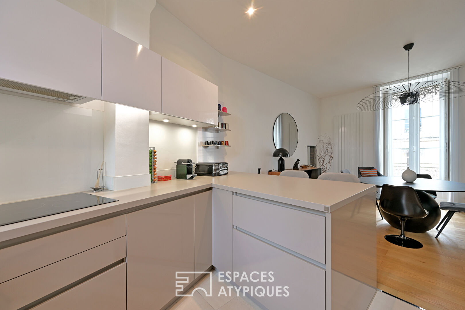 Appartement rénové avec style en coeur de ville