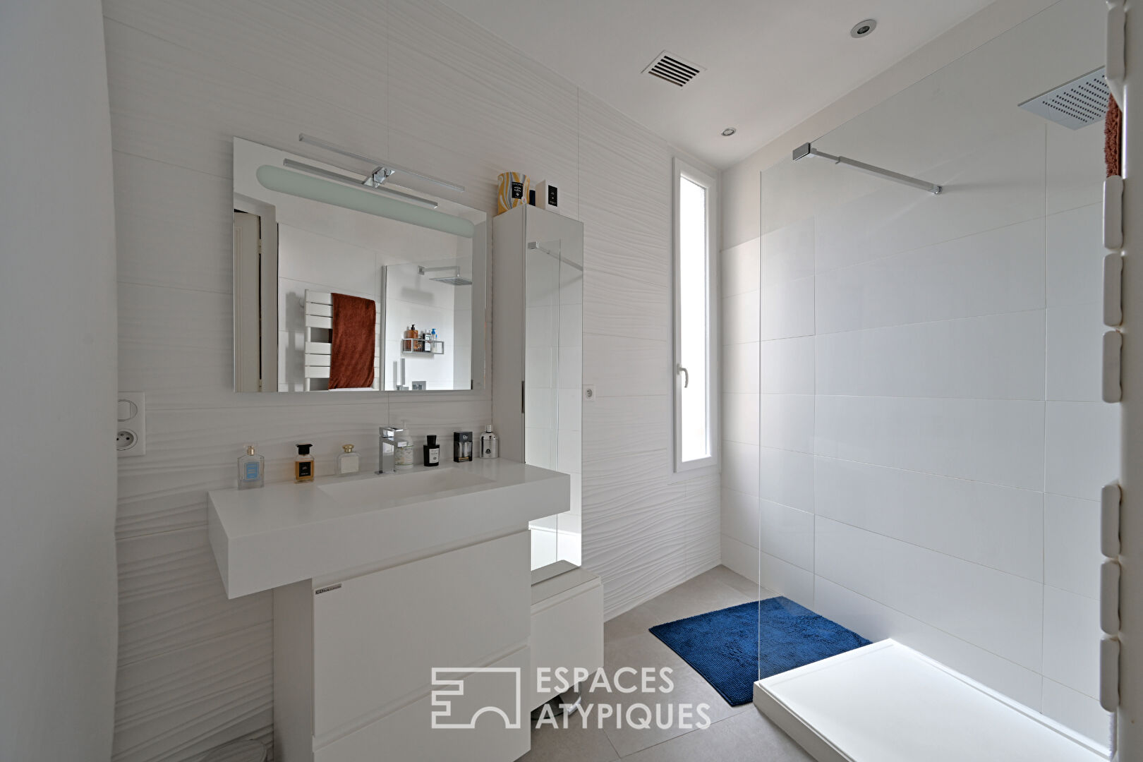 Appartement rénové avec style en coeur de ville