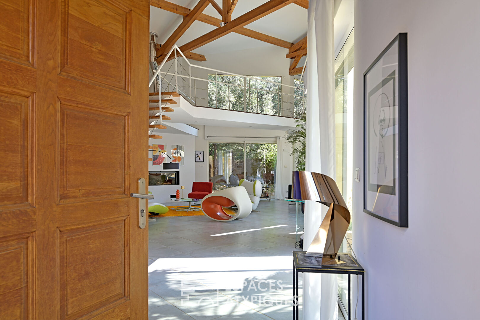 Architect-designed loft-style villa near Uzès