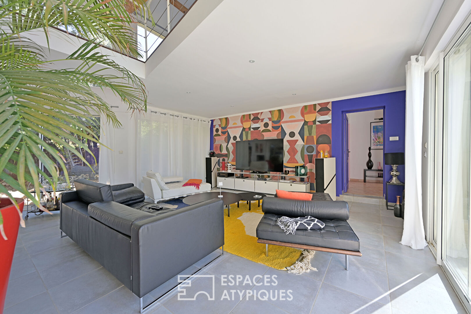 Architect-designed loft-style villa near Uzès