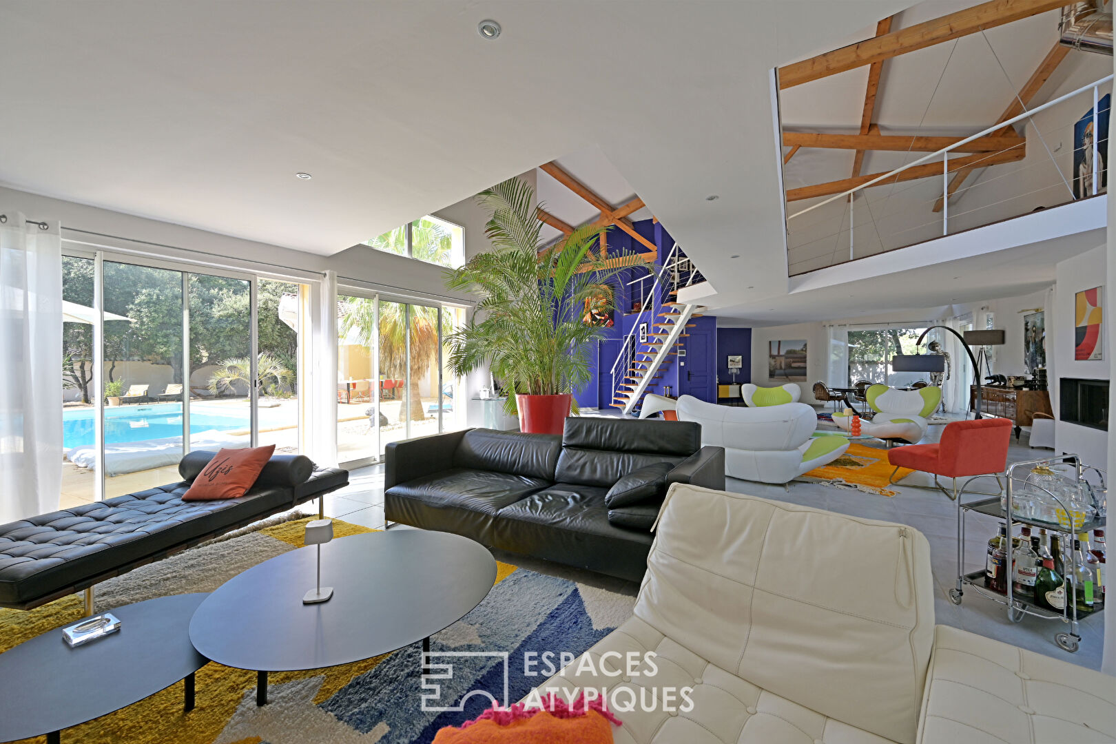 Architect-designed loft-style villa near Uzès