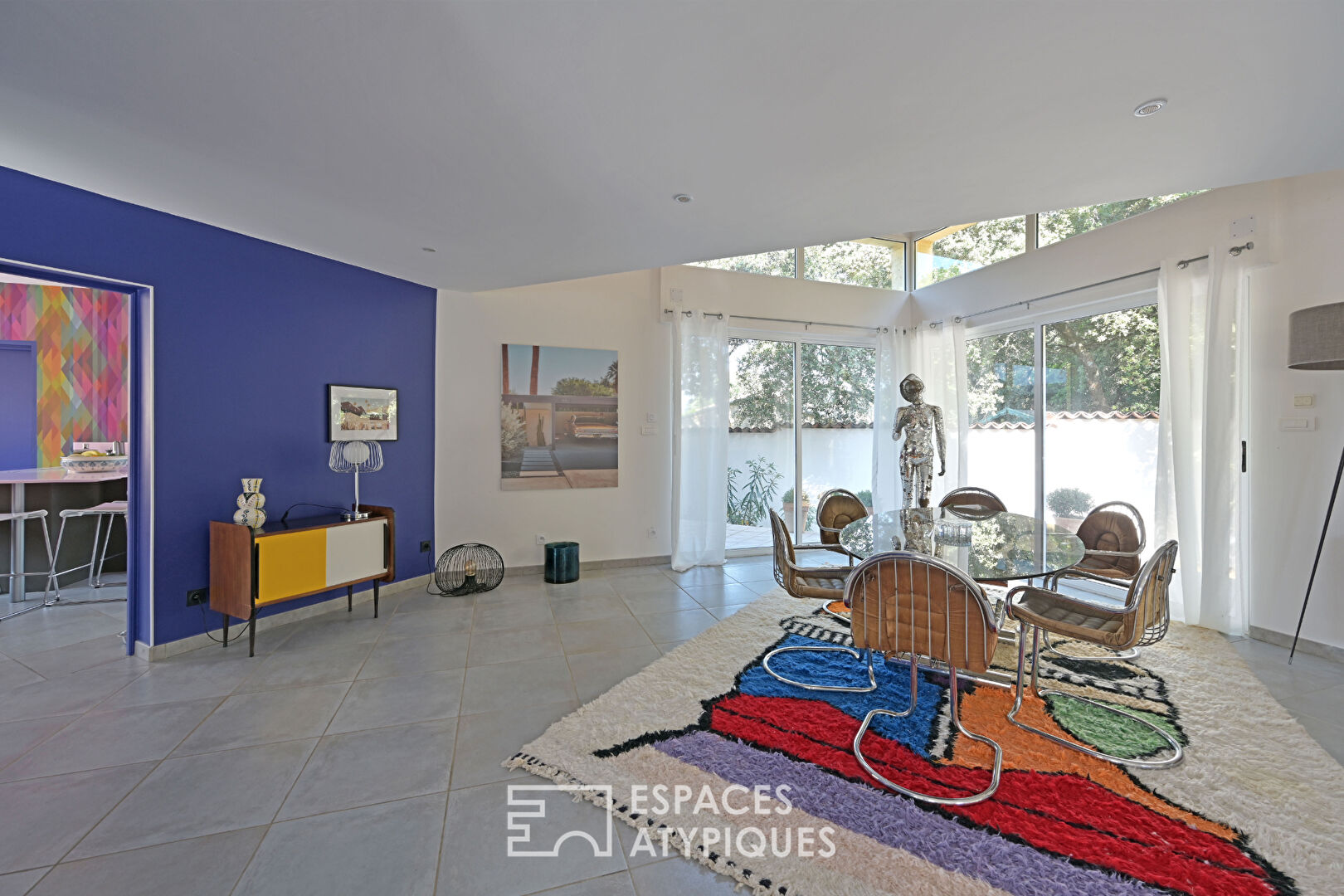 Architect-designed loft-style villa near Uzès
