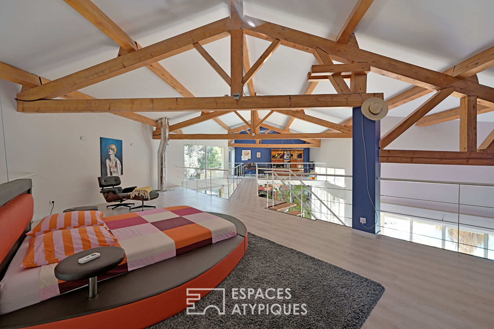 Architect-designed loft-style villa near Uzès