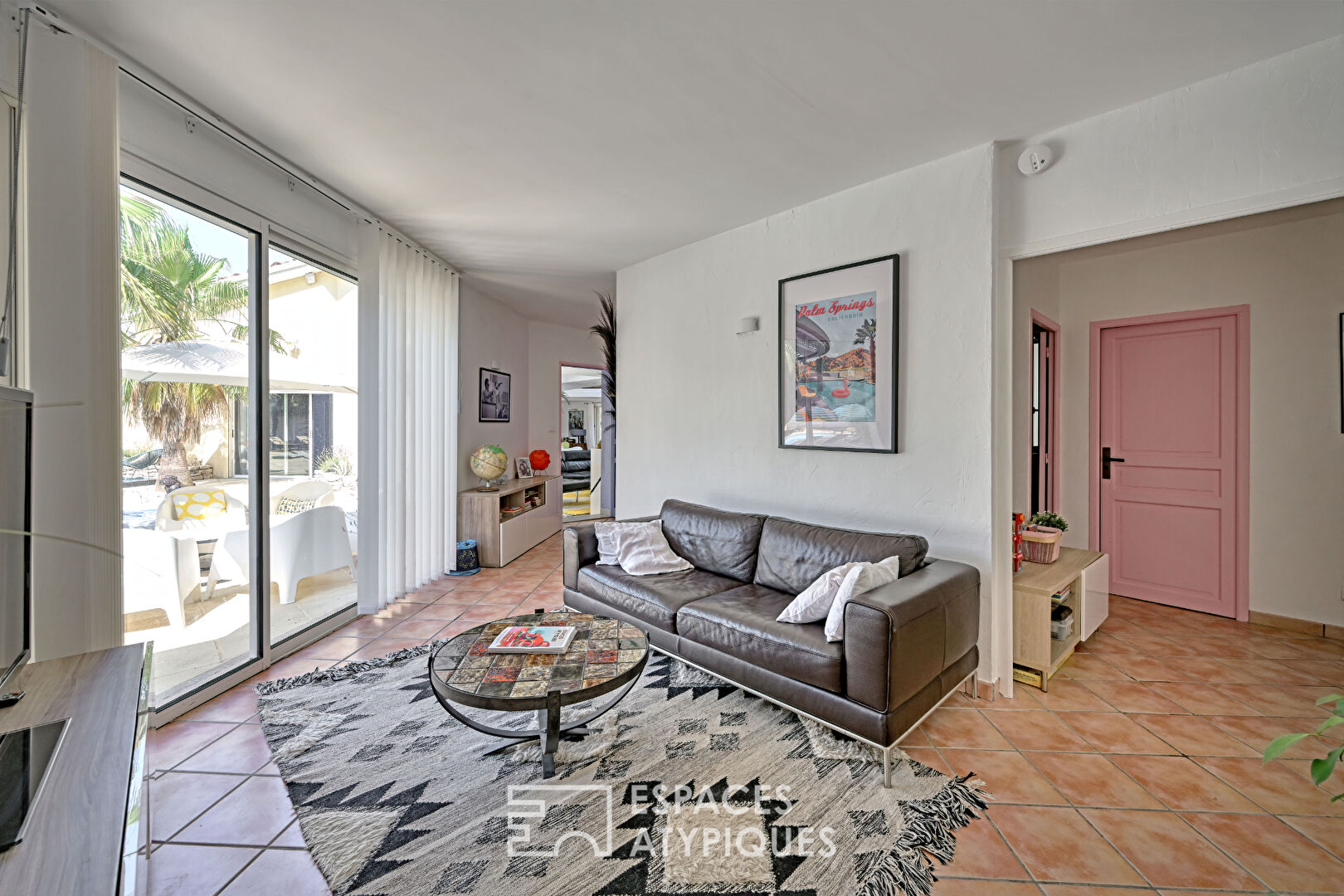 Architect-designed loft-style villa near Uzès