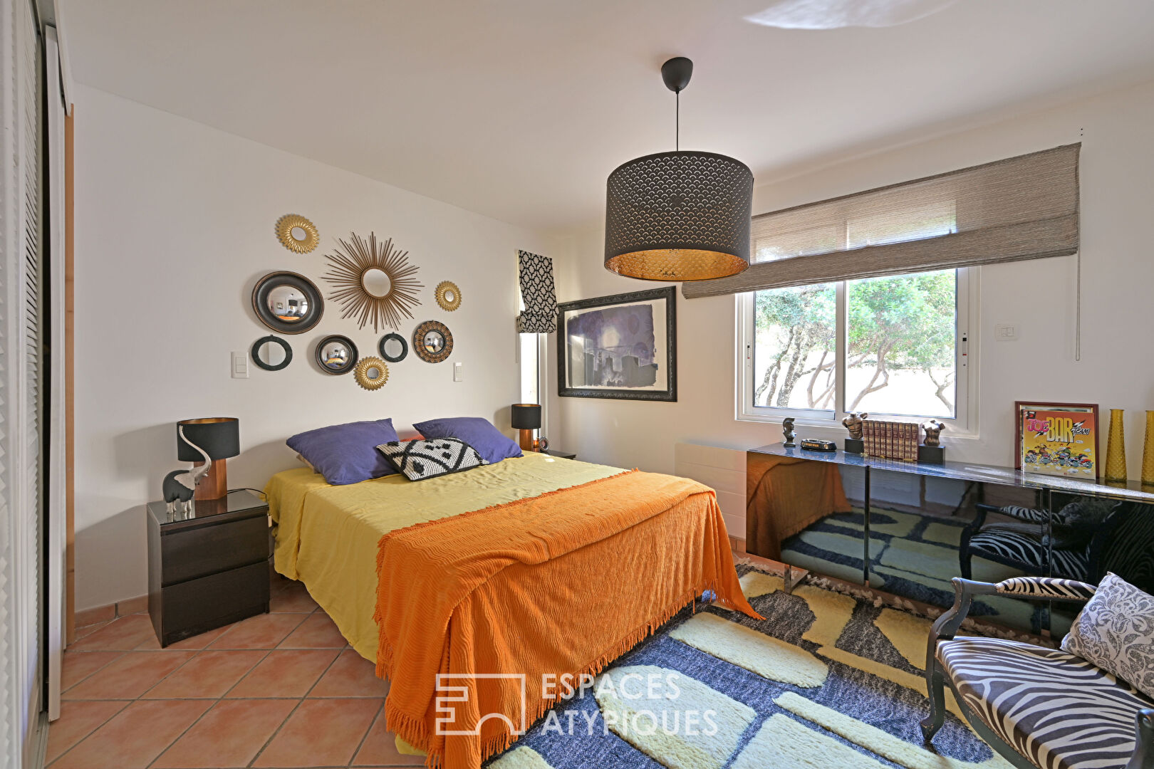 Architect-designed loft-style villa near Uzès