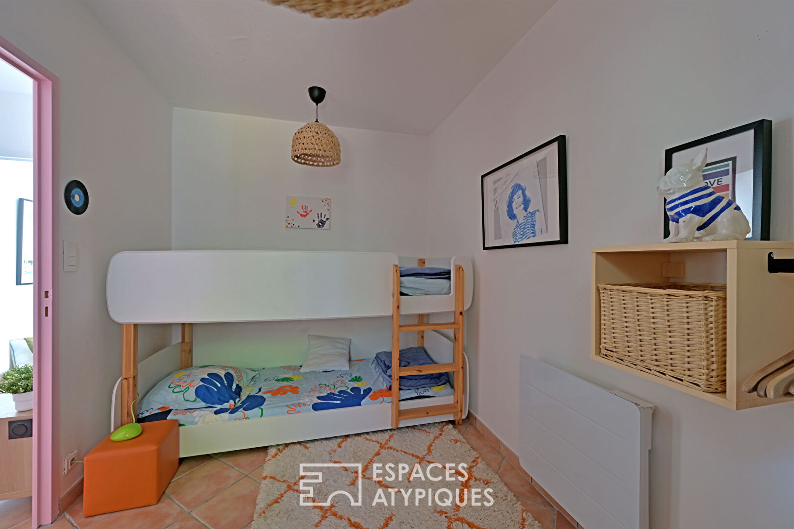 Architect-designed loft-style villa near Uzès