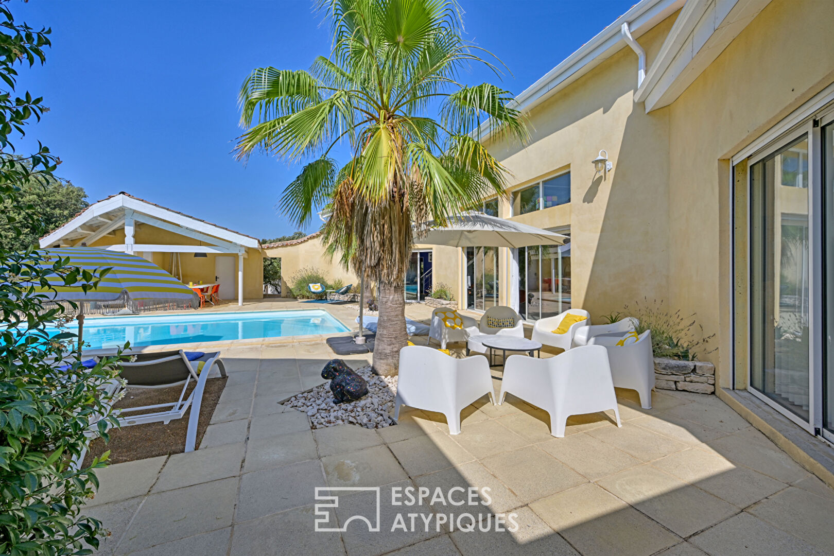 Architect-designed loft-style villa near Uzès