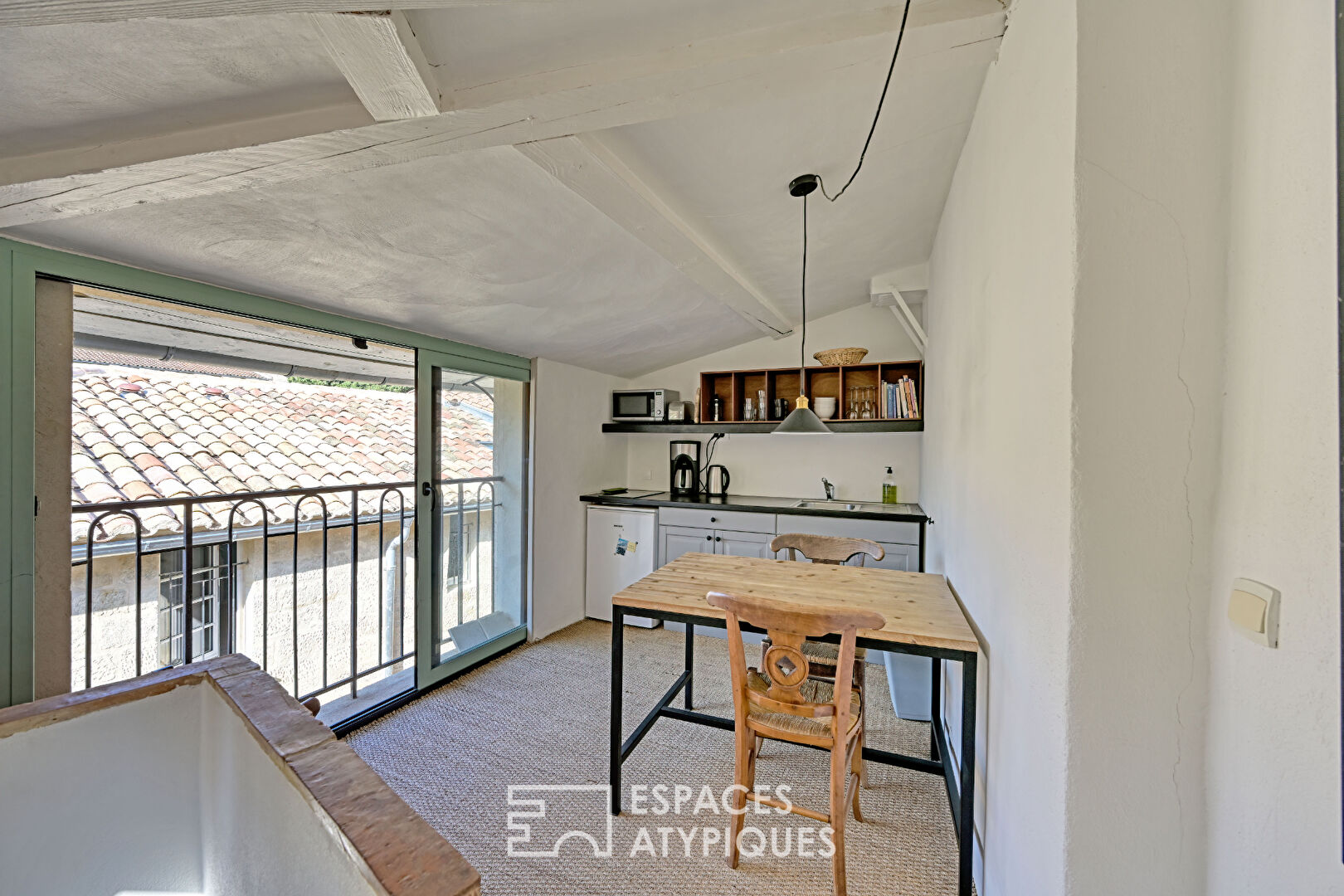 Under the roofs of Uzès, a house with unusual charm.