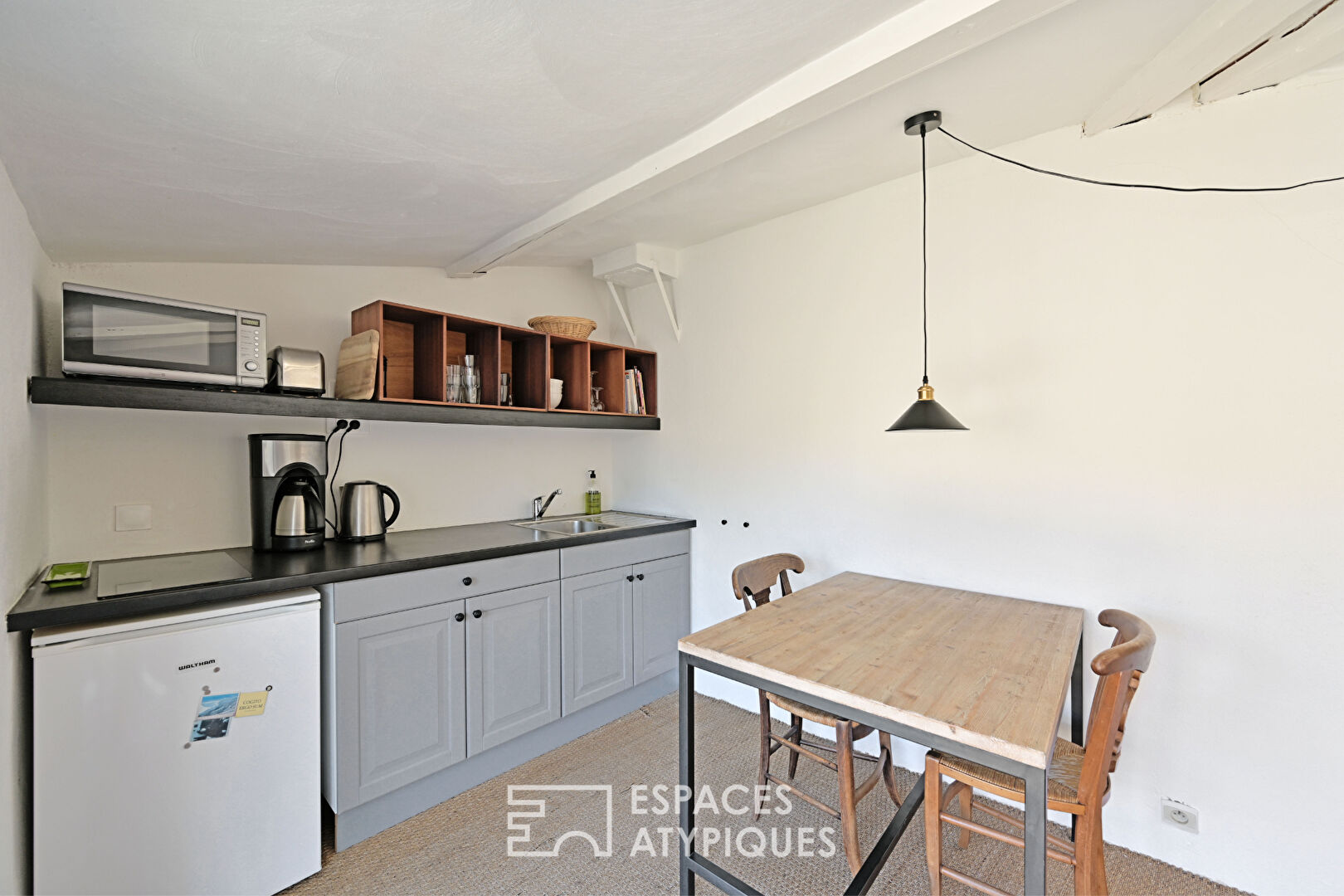 Under the roofs of Uzès, a house with unusual charm.