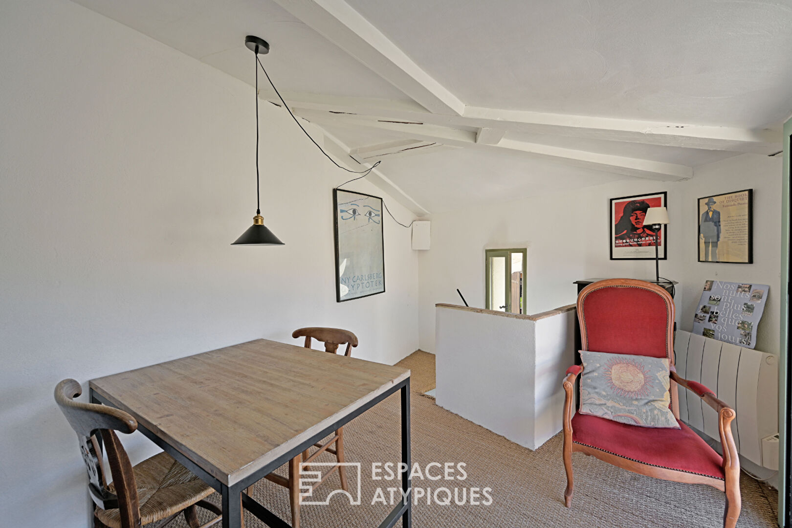 Under the roofs of Uzès, a house with unusual charm.