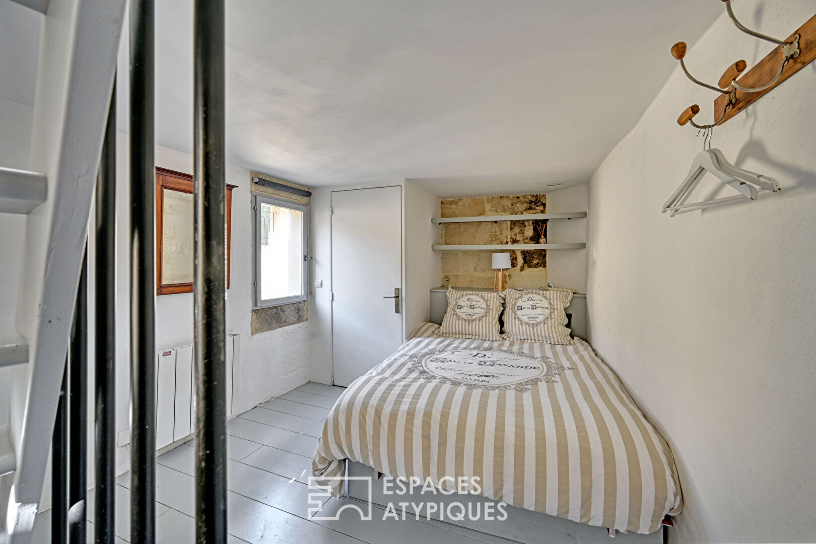 Under the roofs of Uzès, a house with unusual charm.