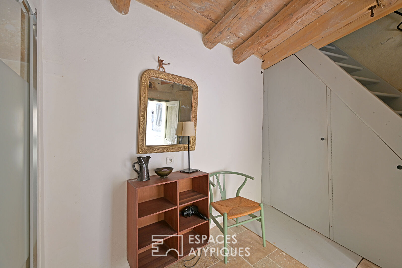 Under the roofs of Uzès, a house with unusual charm.