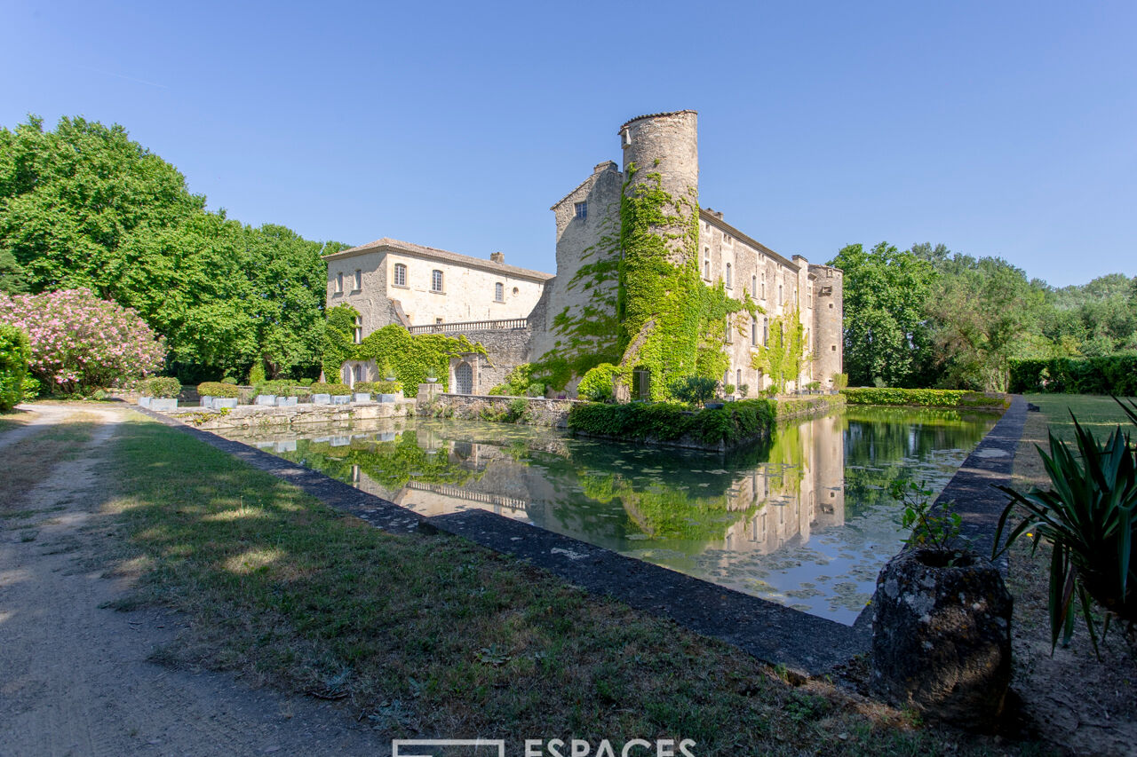 Apartment in a 12th century castle with swimming pool