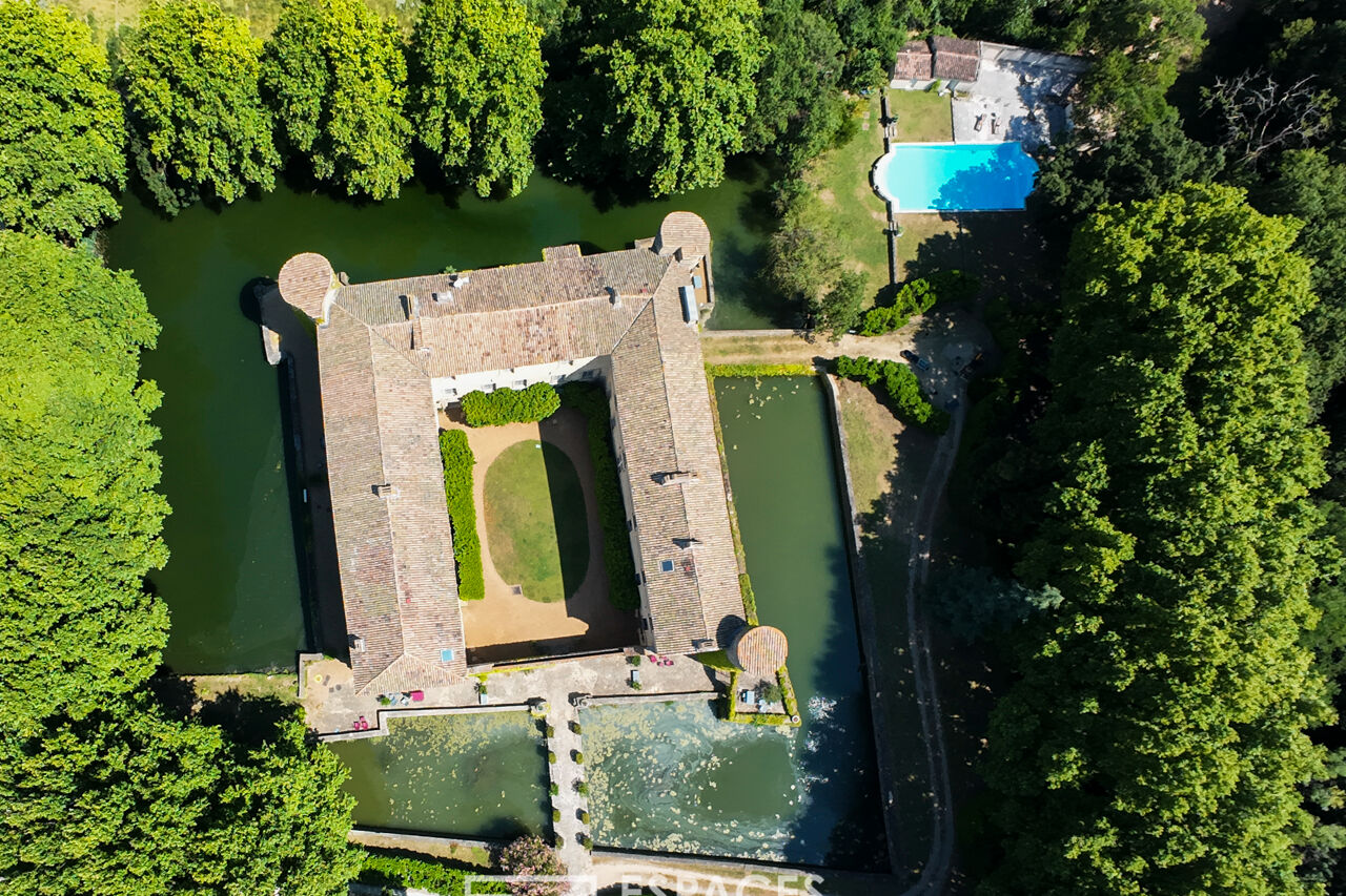 Apartment in a 12th century castle with swimming pool