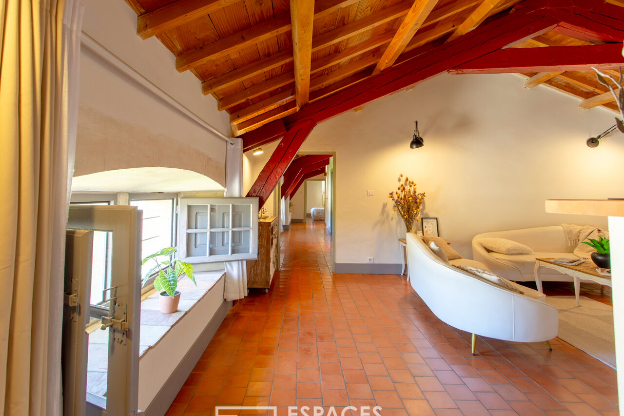 Apartment in a 12th century castle with swimming pool