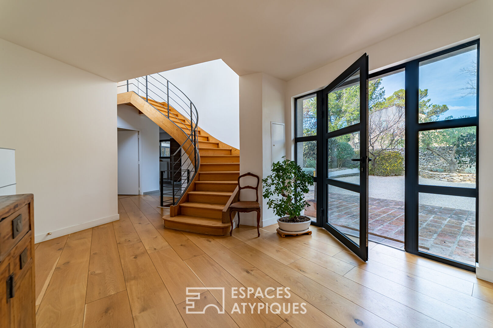 Elegant architect-designed renovation in the Tour Magne district