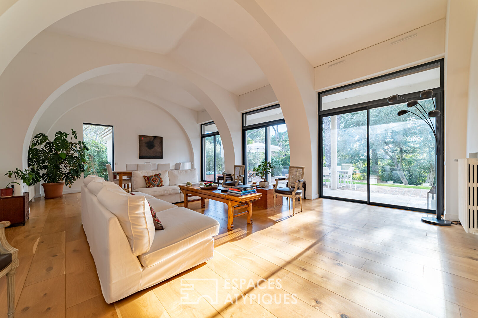 Elegant architect-designed renovation in the Tour Magne district