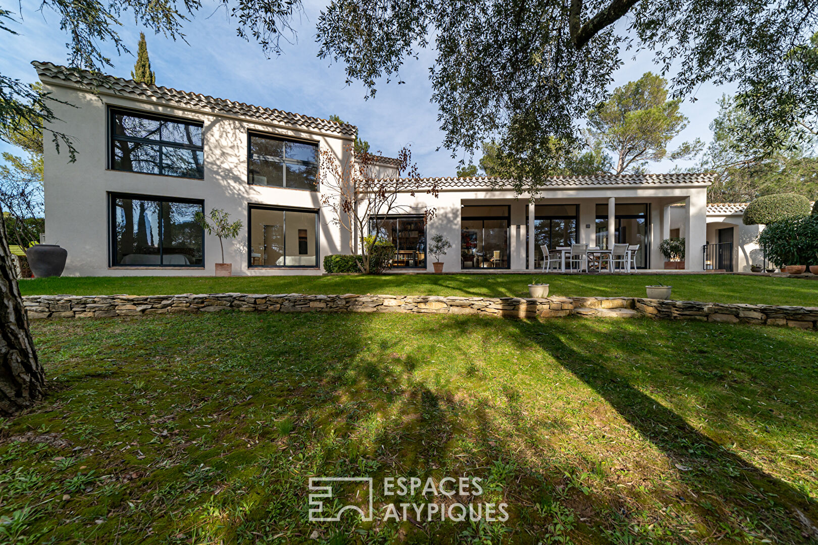 Elegant architect-designed renovation in the Tour Magne district
