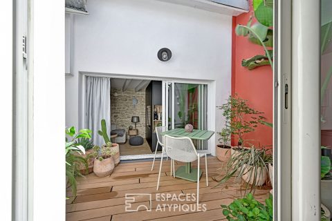 Contemporary setting under the roofs of Nîmes