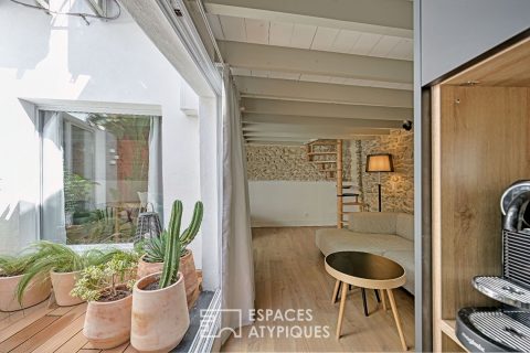 Contemporary setting under the roofs of Nîmes