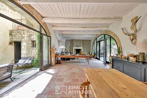 Ancienne propriété viticole avec jardin et bassin proche Uzès