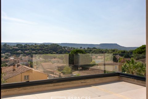 Contemporaine avec piscine et vue imprenable