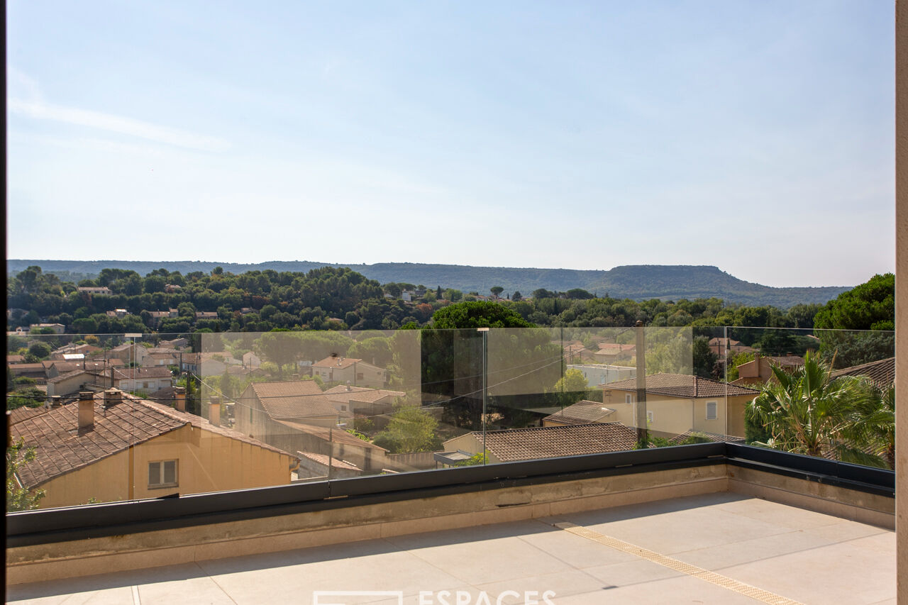 Contemporaine avec piscine et vue imprenable