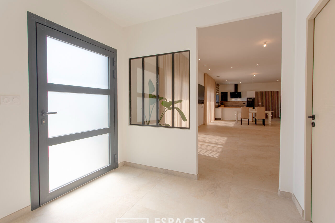 Contemporaine avec piscine et vue imprenable
