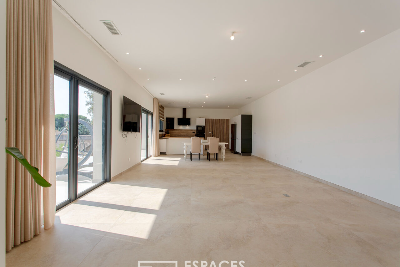 Contemporaine avec piscine et vue imprenable