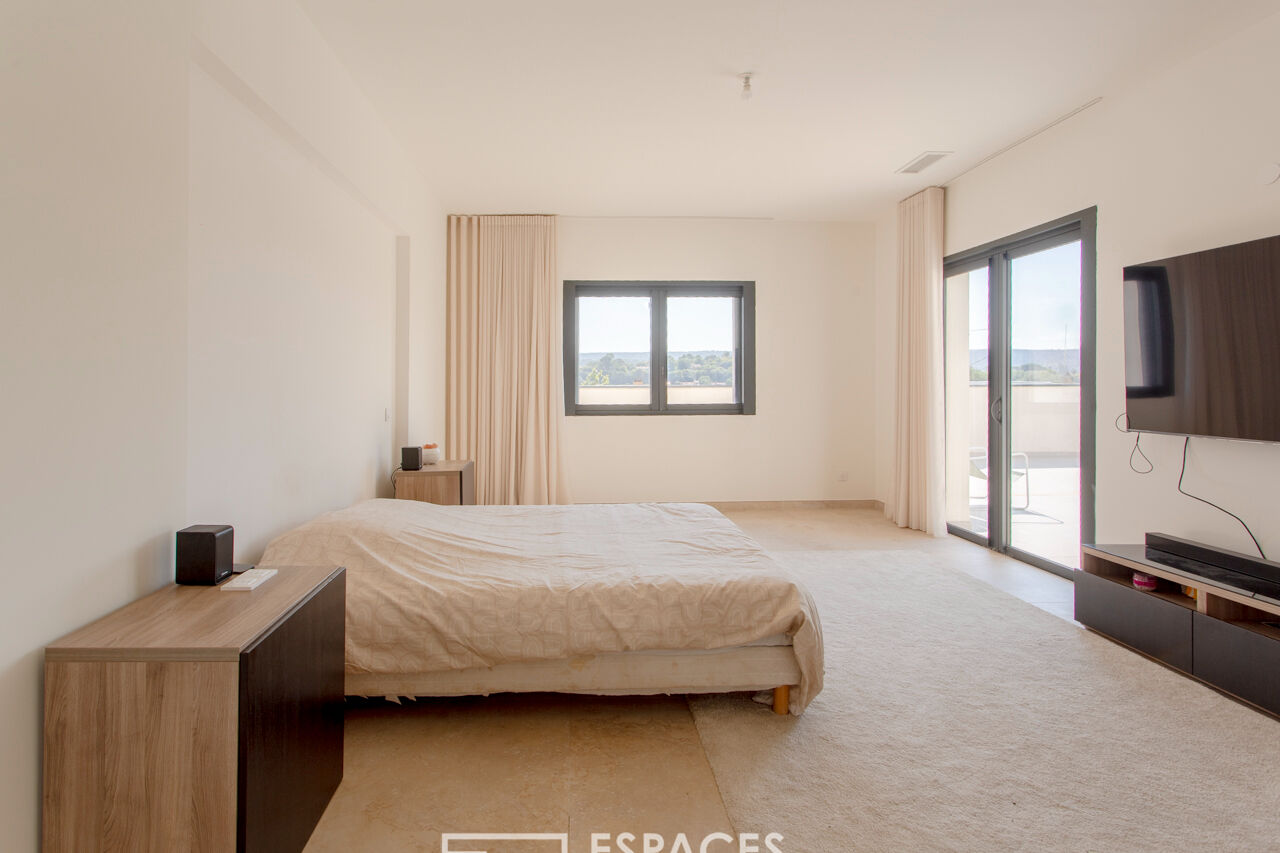 Contemporaine avec piscine et vue imprenable