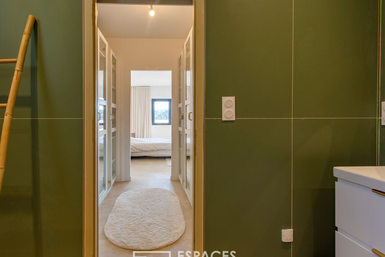 Contemporaine avec piscine et vue imprenable