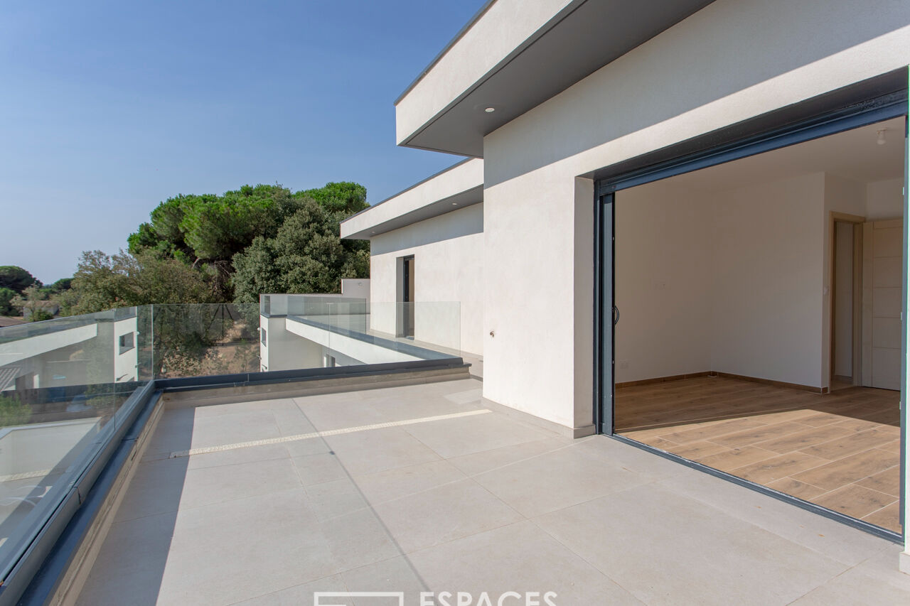 Contemporaine avec piscine et vue imprenable
