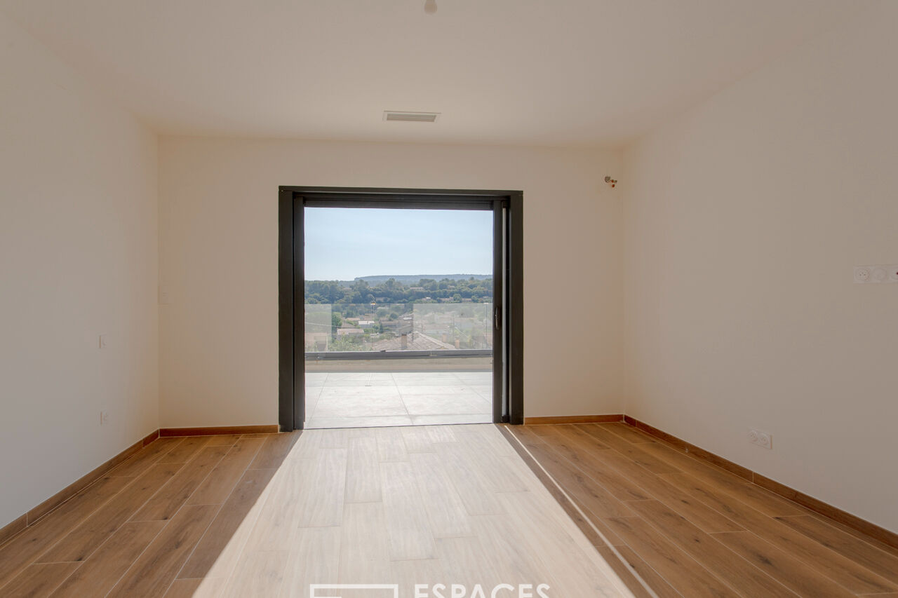 Contemporaine avec piscine et vue imprenable