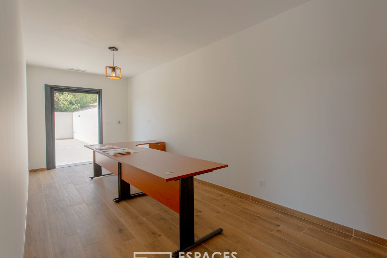 Contemporaine avec piscine et vue imprenable